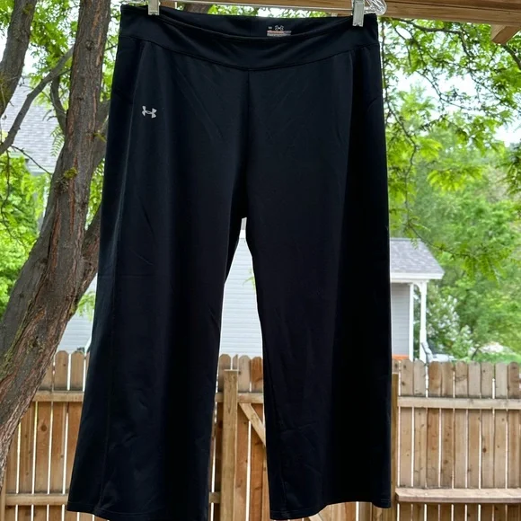 ⭐️ last Chance ⭐️ Under Armour Cropped Wide Leg Workout Black Pants Large - Picture 1 of 15